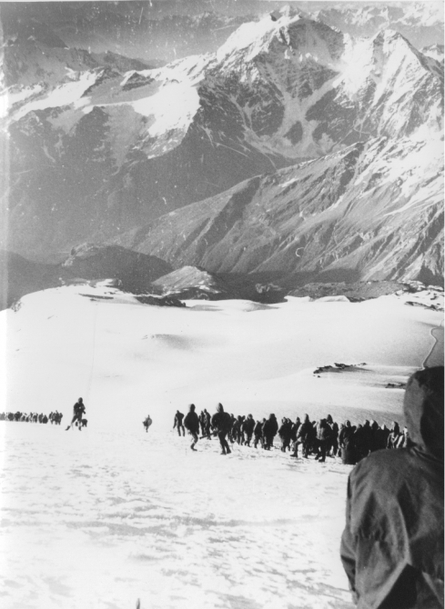 Ретро. Далекие 70-е. Альпиниада, массовое восхождение на Эльбрус. Лето 1977 г. (Альпинизм, курус)