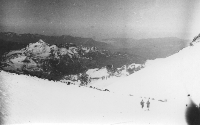 Ретро. Далекие 70-е. Альпиниада, массовое восхождение на Эльбрус. Лето 1977 г. (Альпинизм, курус)