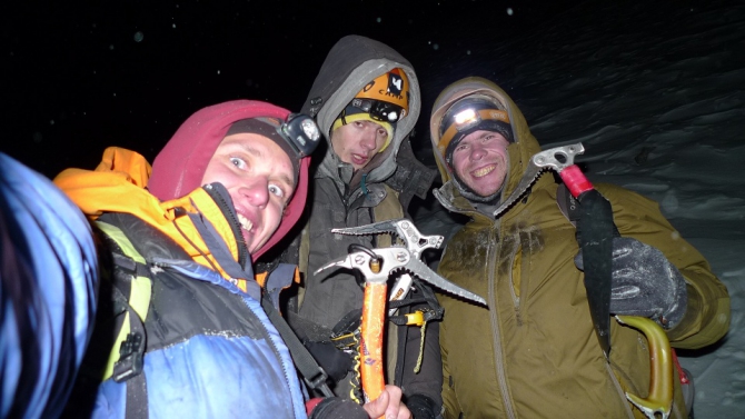 Ноябрь в Ала-Арче (Альпинизм, нонстоп, альпинизм, альпийский стиль, manaraga-team, первопроход, новый маршрут, пик семнова тянь-шанского, бокс, аксай, ала-арча, дмитрий чижик, валерий семенов, сергей дашкевич)