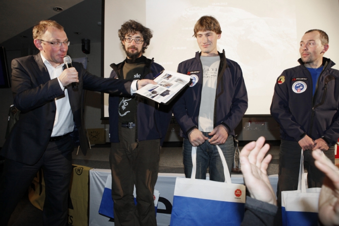 Команда ФАиС Москвы взяла "Золотой ледоруб России" 2012. (Альпинизм, клуб семь вершин, венто, стальной ангел, хрустальный пик, muztagh tower, альпиндустрия, чемпионат россии, каракорум, alexika, баск)