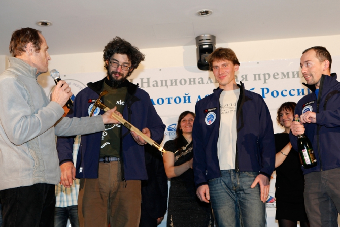 Команда ФАиС Москвы взяла "Золотой ледоруб России" 2012. (Альпинизм, клуб семь вершин, венто, стальной ангел, хрустальный пик, muztagh tower, альпиндустрия, чемпионат россии, каракорум, alexika, баск)