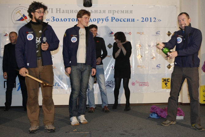 Команда ФАиС Москвы взяла "Золотой ледоруб России" 2012. (Альпинизм, клуб семь вершин, венто, стальной ангел, хрустальный пик, muztagh tower, альпиндустрия, чемпионат россии, каракорум, alexika, баск)