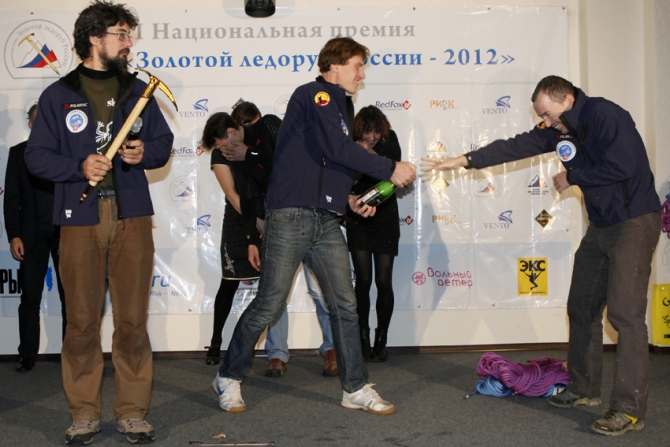 Команда ФАиС Москвы взяла "Золотой ледоруб России" 2012. (Альпинизм, клуб семь вершин, венто, стальной ангел, хрустальный пик, muztagh tower, альпиндустрия, чемпионат россии, каракорум, alexika, баск)