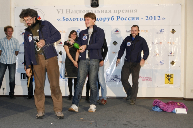 Команда ФАиС Москвы взяла "Золотой ледоруб России" 2012. (Альпинизм, клуб семь вершин, венто, стальной ангел, хрустальный пик, muztagh tower, альпиндустрия, чемпионат россии, каракорум, alexika, баск)