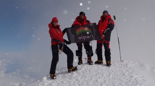 Команда на вершине массива Винсона! С праздником! (Альпинизм, alpari, альпари, 7 вершин)