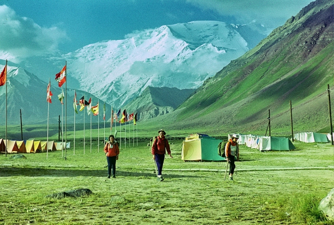 НА ПИК ЛЕНИНА БЕЗ АККЛИМАТИЗАЦИИ (Альпинизм, турклуб маи, в.м.божуков)