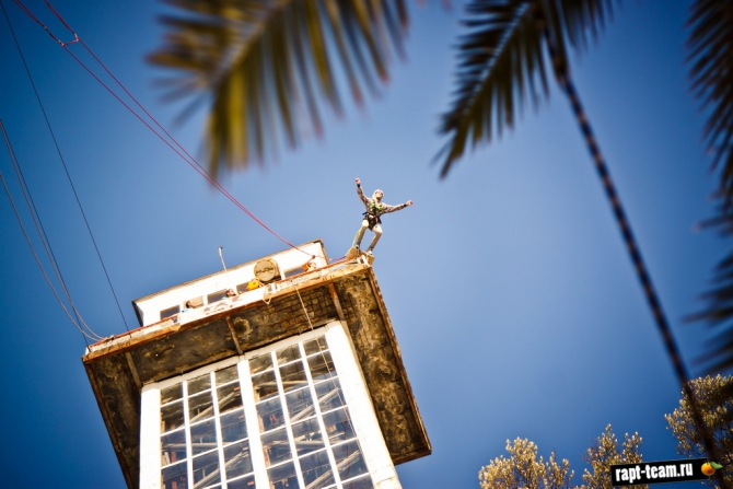 Новогодние прыжки в Абхазии (Воздух, прыжки с веревкой, прыжки с лифта, лифт, мост в абхазии, роуп, роупджампинг, команда рапт, rapt-team, rapt, nefedov andrey, sivera, нефёдов андрей, нефедов, гагры, прыжки в гаграх, grivel, sivera-team, abkhazia ropejumping, rope, rope jumping, base in abkhazia)