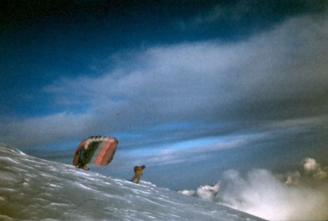 Снежному Барсу №3 Валентину Божукову скоро 80 лет - Юбилей! Давайте сделаем ему подарок! Экспа на Эверест. (Альпинизм, экспедиция, снежный барс, восхождение, альпинизм, параальпинизм, параплан, полет на параплане, непал, роботопараплан)