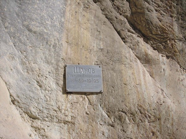 Погибшим на реке Сарыджаз. (Вода, водный туризм, творчество, смысл жизни.)