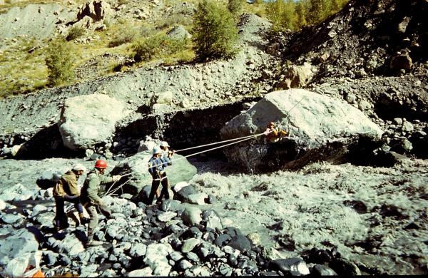 Организация переправы забросом веревки на целевой берег (Горный туризм, безопасность, переправа)