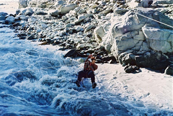 Организация переправы забросом веревки на целевой берег (Горный туризм, безопасность, переправа)