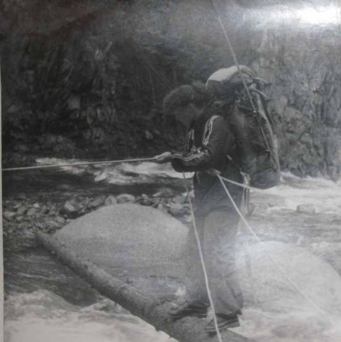 Переправы по бревну (Горный туризм, бревно, переправа, безопасность)