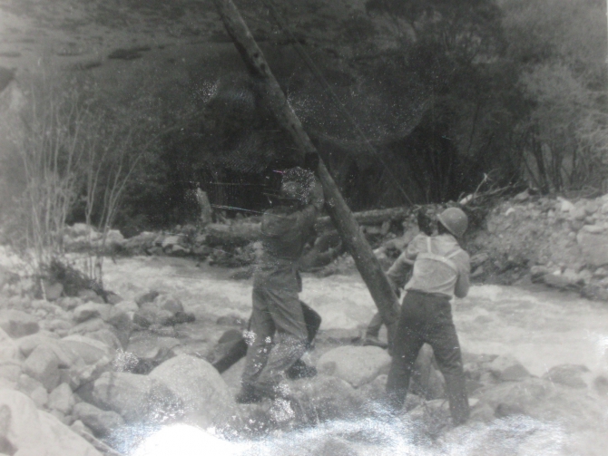 Переправы по бревну (Горный туризм, бревно, переправа, безопасность)