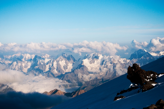 Эльбрус с севера на юг с ночевкой на седловине. Фоторассказ и полезная информация. (Альпинизм, приют на седловине, траверс эльбруса, седловина эльбруса)