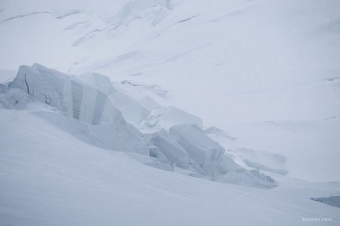Эльбрус с севера на юг с ночевкой на седловине. Фоторассказ и полезная информация. (Альпинизм, приют на седловине, траверс эльбруса, седловина эльбруса)