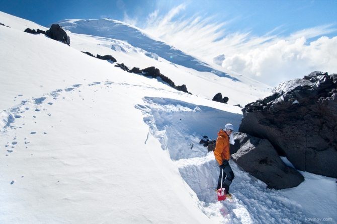 Эльбрус с севера на юг с ночевкой на седловине. Фоторассказ и полезная информация. (Альпинизм, приют на седловине, траверс эльбруса, седловина эльбруса)