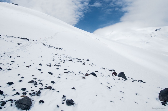 Эльбрус с севера на юг с ночевкой на седловине. Фоторассказ и полезная информация. (Альпинизм, приют на седловине, траверс эльбруса, седловина эльбруса)