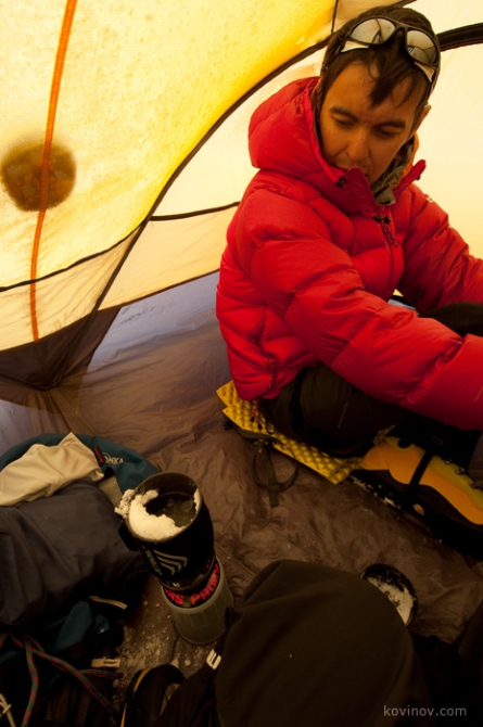 Эльбрус с севера на юг с ночевкой на седловине. Фоторассказ и полезная информация. (Альпинизм, приют на седловине, траверс эльбруса, седловина эльбруса)