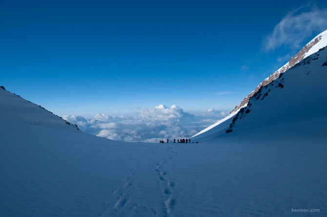 Эльбрус с севера на юг с ночевкой на седловине. Фоторассказ и полезная информация. (Альпинизм, приют на седловине, траверс эльбруса, седловина эльбруса)