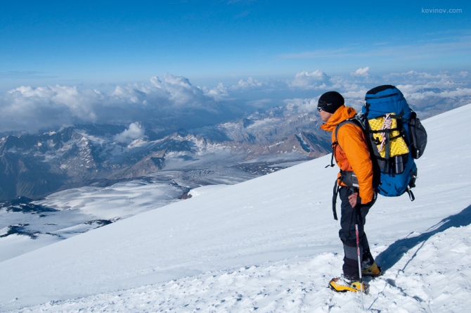 Эльбрус с севера на юг с ночевкой на седловине. Фоторассказ и полезная информация. (Альпинизм, приют на седловине, траверс эльбруса, седловина эльбруса)