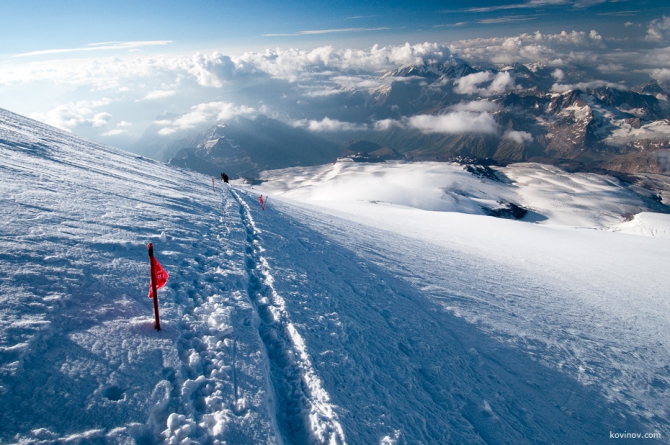 Эльбрус с севера на юг с ночевкой на седловине. Фоторассказ и полезная информация. (Альпинизм, приют на седловине, траверс эльбруса, седловина эльбруса)