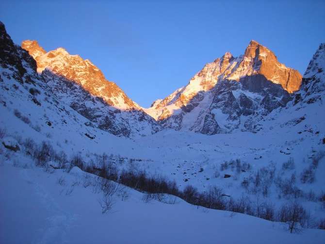 Миром правит любовь. Зимняя Ушба в двойке (Альпинизм, альпинизм, коломыцева, зима, фомин, полежайко)