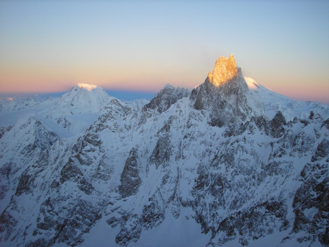 Миром правит любовь. Зимняя Ушба в двойке (Альпинизм, альпинизм, коломыцева, зима, фомин, полежайко)
