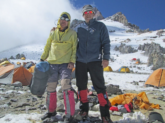 ГОРНЫЙ ТУРИЗМ МОСКВЫ В ЛИЦАХ. ФОТО 1986 г. (казбек., борис беднов. тепли, вячеслав яловега, сергей пономарев, джимарай)